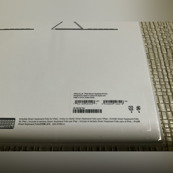 Apple Smart Keyboard Folio for iPad Pro 12.9-inch (6th generation) - US English - Picture 5 of 11